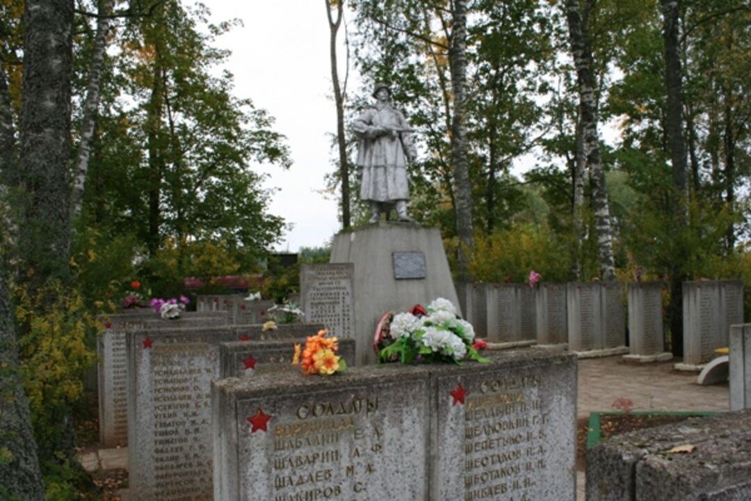 Братская могила воинов Советской Армии, погибших в 1943 г.