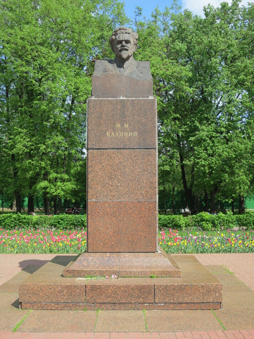 Государственный памятник. Скульптор Меркулов памятник Ленину. Сергей Меркуров скульптор. Скульптура Меркурова Ленин. Памятники Ленину Сергей Меркуров.