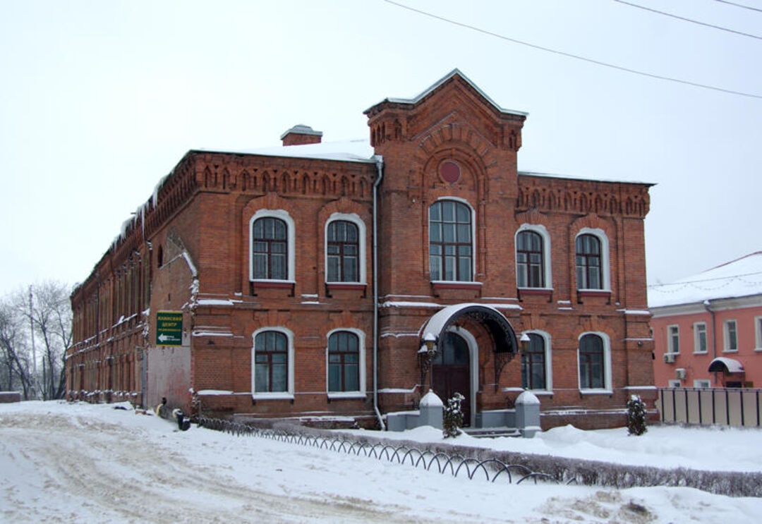 Город клин сайт. Клин здание женской гимназии. Женская гимназия Клин Московская область. Город Клин архитектура. Здание гимназии №1 в городе Клин Московской.