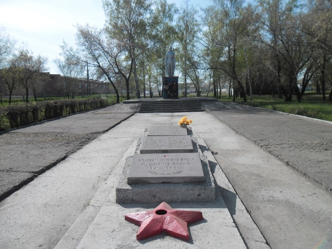 Мирный алтайский край. Мирный Родинский район. Памятник в Двуречке. Памятник воинам п.Мирный Егорьевский район Алтайский. Обелиск 22 Каяушка Родинский район.