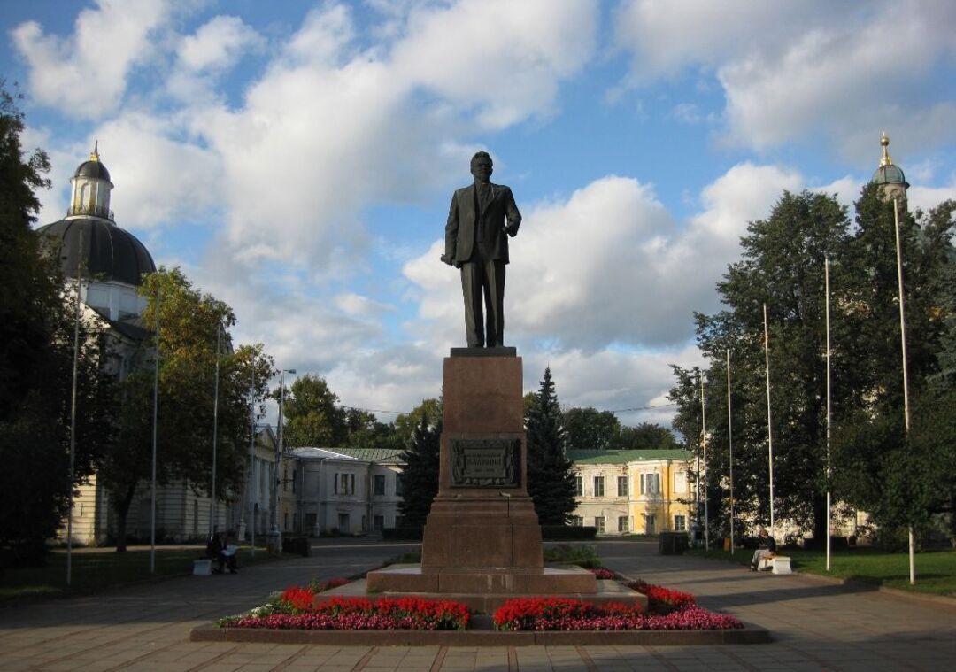 Памятник на преображенской площади кому