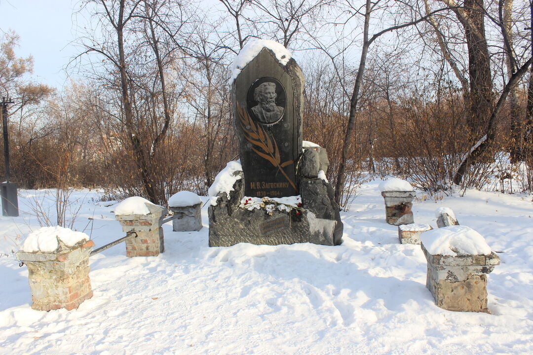 Запах воска до погоста. Загоскин Иркутск. Загоскин Иркутск памятник. Загоскин могила. Могила м. в. Загоскина Иркутск.