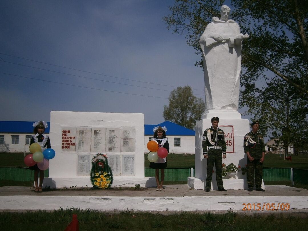 Алтайский край панкрушихинский. Панкрушихинский район Алтайский край памятник. Алтайский край Панкрушихинский район село Зыково. Памятники Панкрушихинского района. Памятник Зыково.