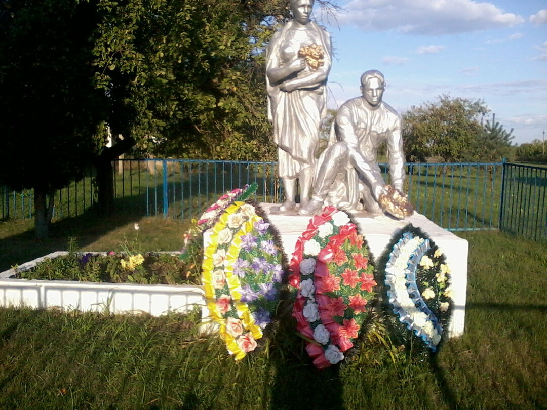 Орловская область колпнянский. Мисайлово Орловская обл. Мисайлово Орловская область Колпнянский район. Братская могила Орловская область Красногорье. Орловская область Колпнянский район село красное.