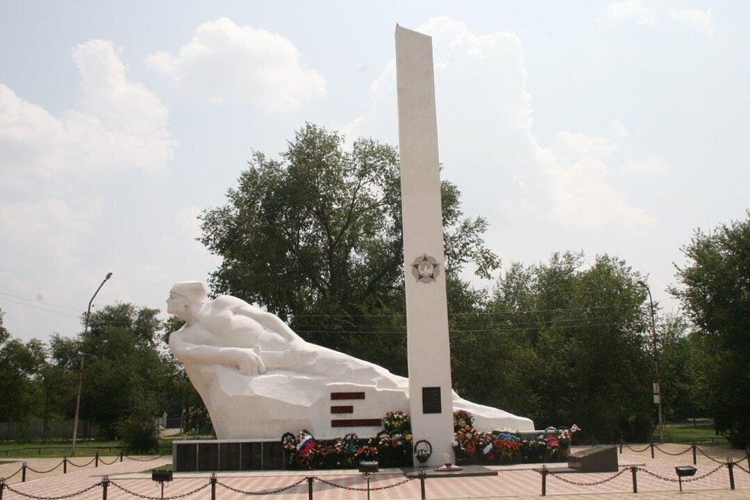 Села левокумского. Вечный огонь с. Левокумское. Памятники села Левокумского. Село Левокумское памятники. Ставропольский край Левокумское памятник.