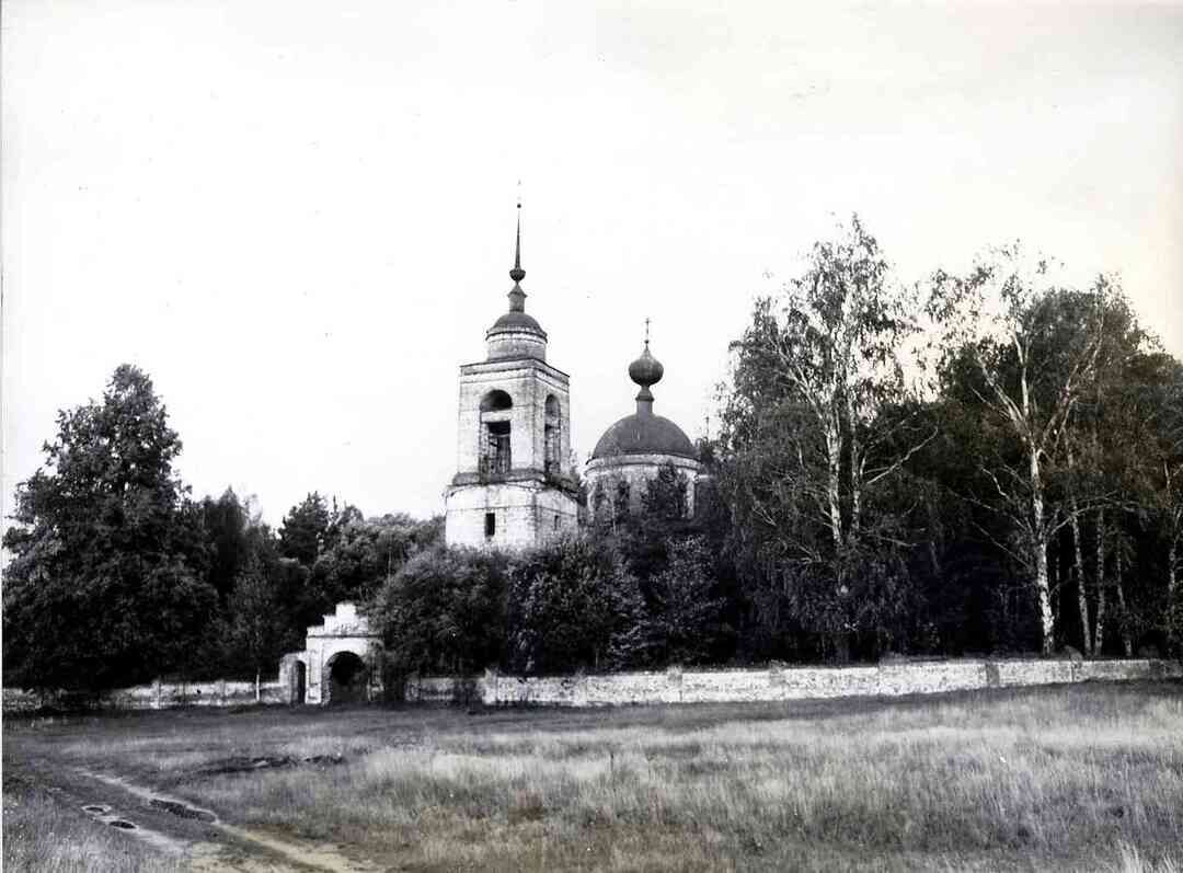 Дмитриевское сельское поселение. Церковь село береза Дмитриевский уезд. Дмитриевская Церковь с Дмитриевка Николаевского уезда. Поселок Андрее-Дмитриевский. Средняя Ольшанка Дмитриевская Церковь 19 век.