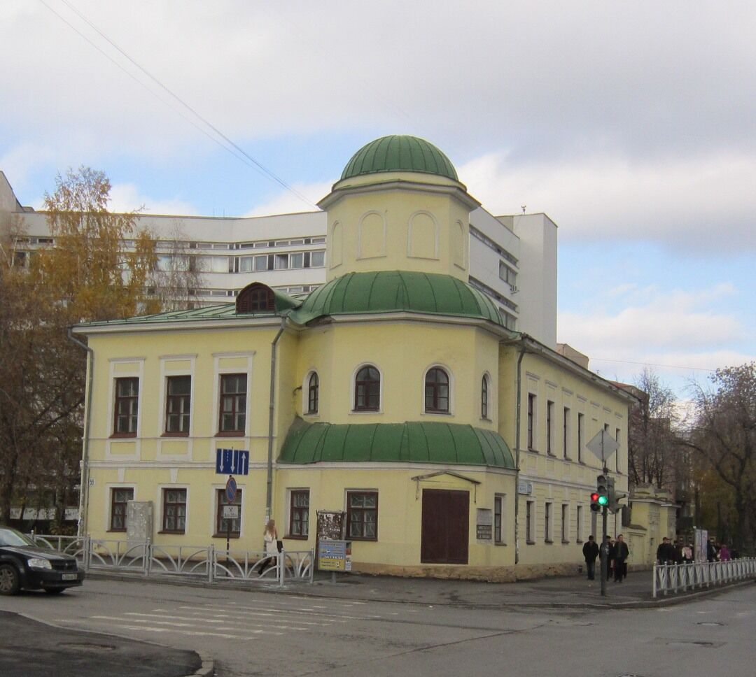 Странноприимный дом (монастырская гостиница), Свердловская область, г.  Екатеринбург, ул. 8 Марта, д. 68 / ул. Декабристов, д. 56, литера А