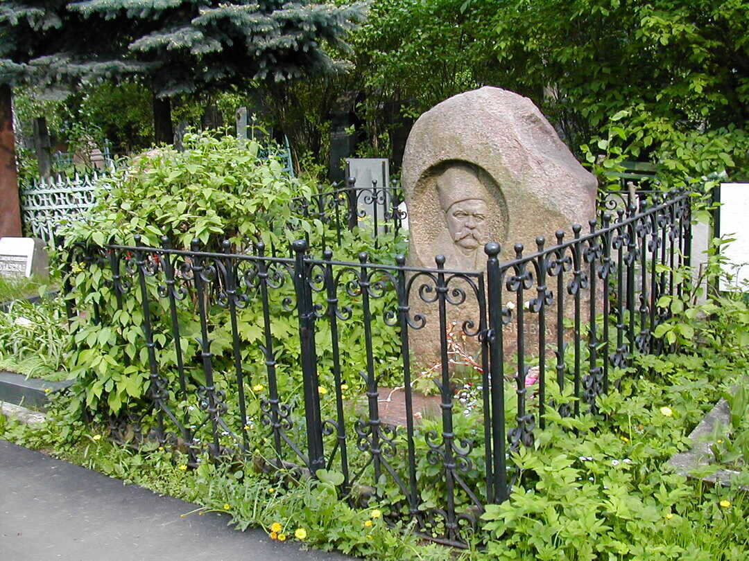 Заброшенные могилы на новодевичьем кладбище фото