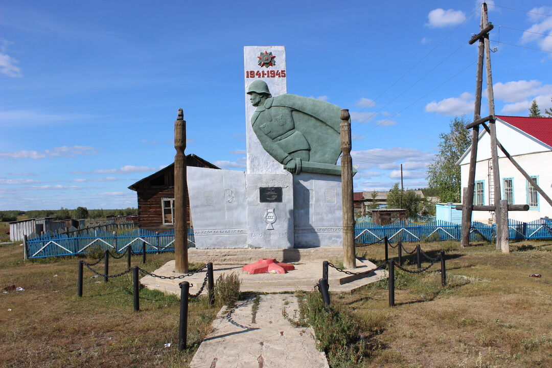 Мемориал "Кысыл кырдал" – место сбора воинов, отправлявшихся на фронт
