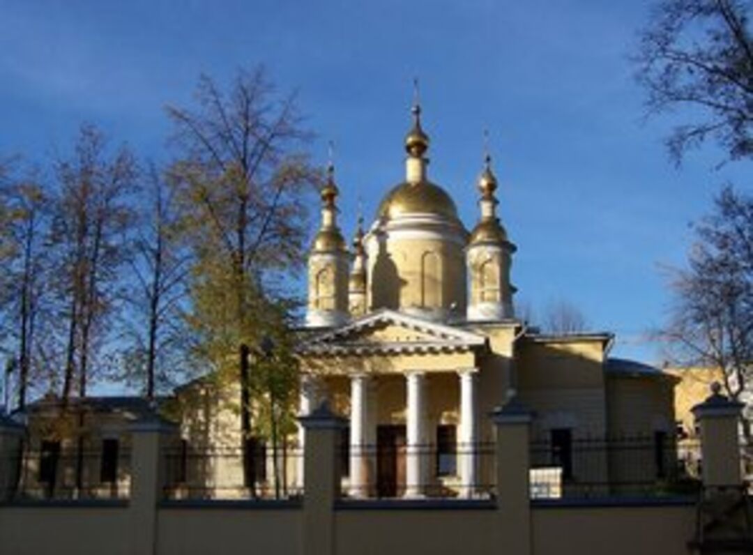 Церковь введения во храм. Храм Троицы Живоначальной у Салтыкова моста Москва. Храм Живоначальной Троицы на Самокатная улица. Храм введения во храм Пресвятой Богородицы у Салтыкова моста. Введенский храм Самокатная.