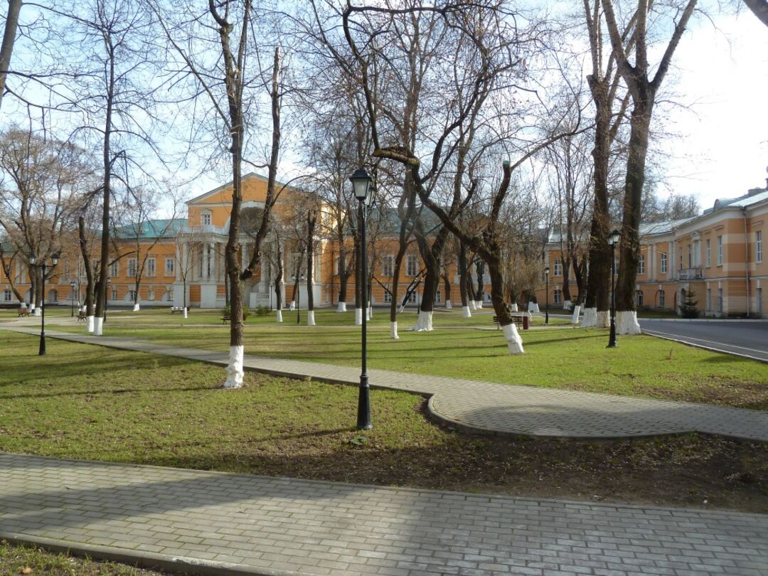 Сад разумовского. Усадьба Разумовского в Москве. Дворец Разумовского на гороховом поле. Дворец Разумовского в Москве.