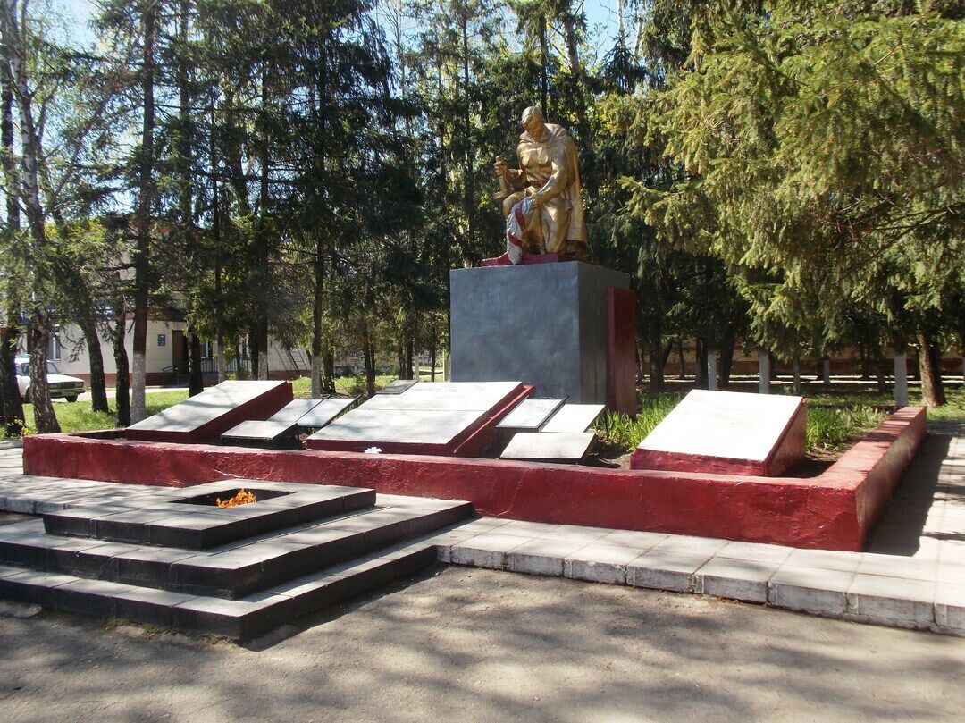 Братская могила с захоронением воинов, погибших в период Великой Отечественной войны  1945 -1945 гг.