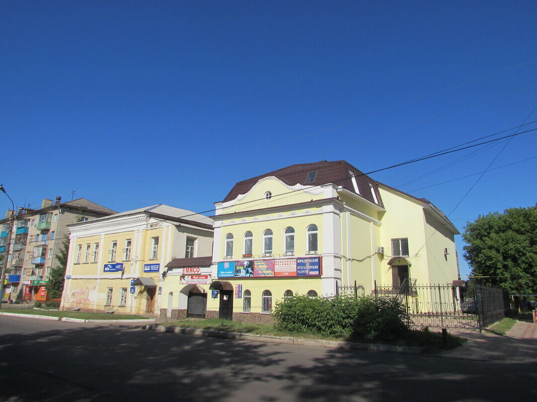 Домов мценск. Купеческий дом Мценск. Мценск дом жилой ( дом купца Шарапова ). Мценск исторический дом купца Половнева. Улица Гагарина Мценск.