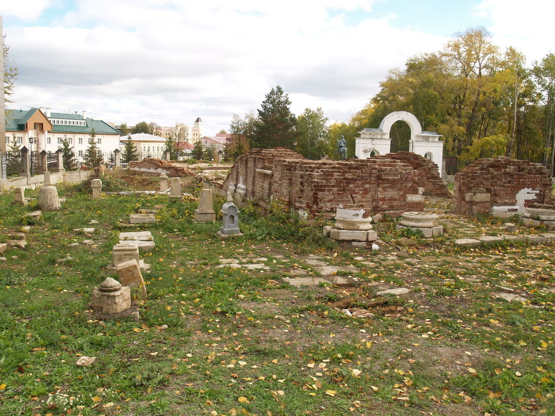 Кладбище находится. Троицкое кладбище (Елабуга). Храм Троицкое кладбище Елабуга. Елабуга Троицкое кладбище старое. Елабуга старое кладбище.