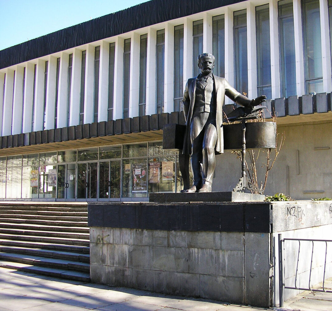 Памятник П.И.Чайковскому (скульптор В.С.Гордеев)