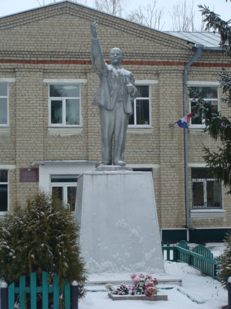 Памятник В.И.Ленину, Республика Мордовия, Большеберезниковский район, с. Большие Березники