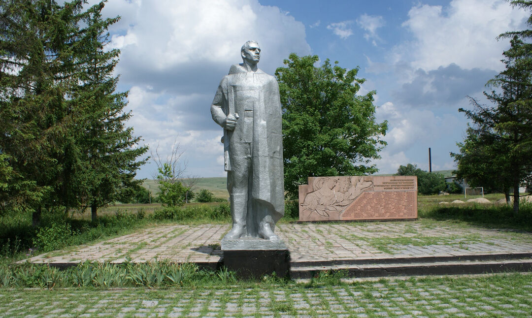 Фото село васильевка. Крым Белогорский район село Васильевка. Памятники села Васильевка Крым Белогорский район. ПРОММОЛ Васильевка.