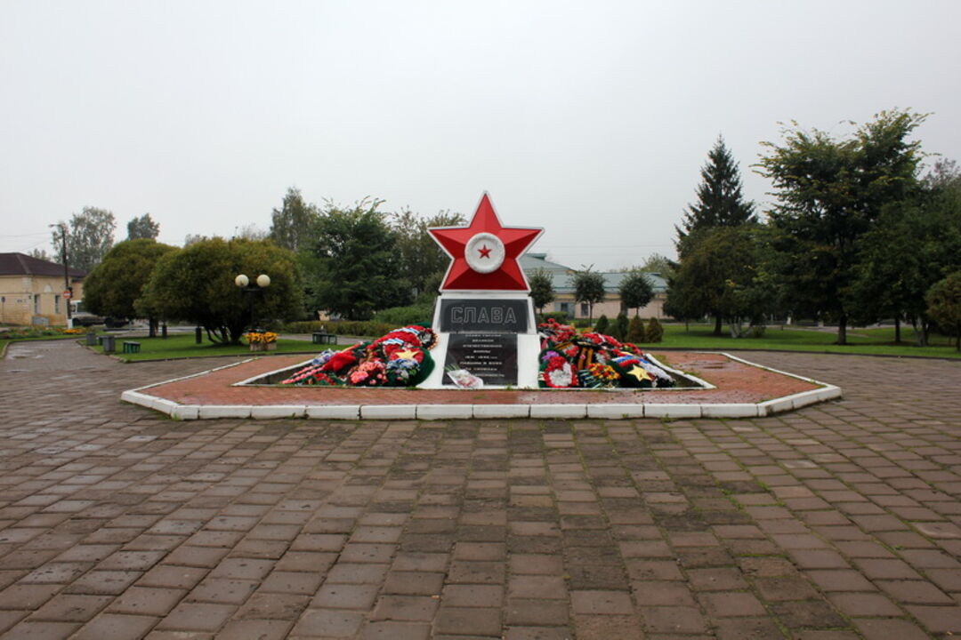 Мемориальная звезда. Мемориал звезда славы Тихвин. Памятник звезда в Тихвине. Памятник Слава героям Тихвин. Площадь свободы Тихвин.