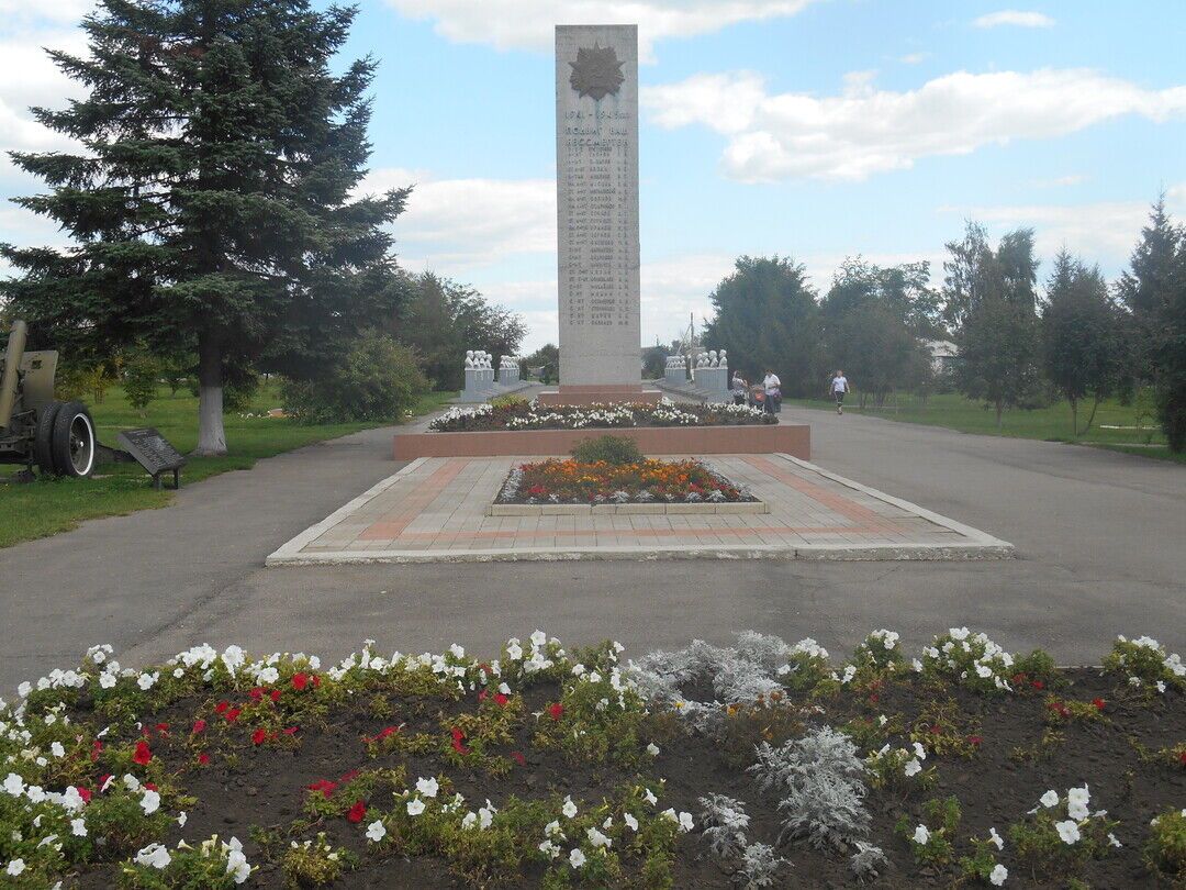 Погода в колпне. Поселок Колпна Орловской области. Аллея героев Колпна. Колпна Орловской области сквер героев. Колпна достопримечательности.