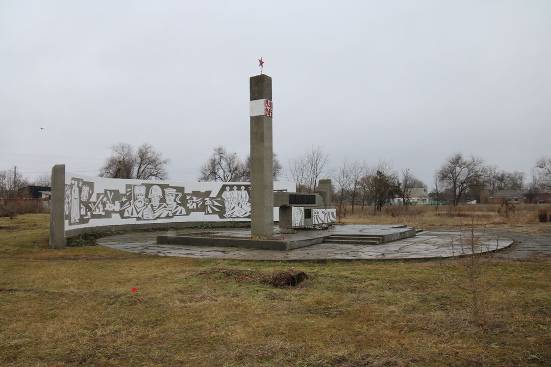 Городовиковск республика калмыкия. Поселок Лазаревский Республика Калмыкия. Лазаревское Городовиковский район. Село Чапаевское Городовиковский район Калмыкия. Городовиковск, Респ. Калмыкия.