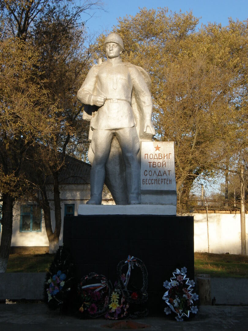 Нарисовать памятник воину освободителю