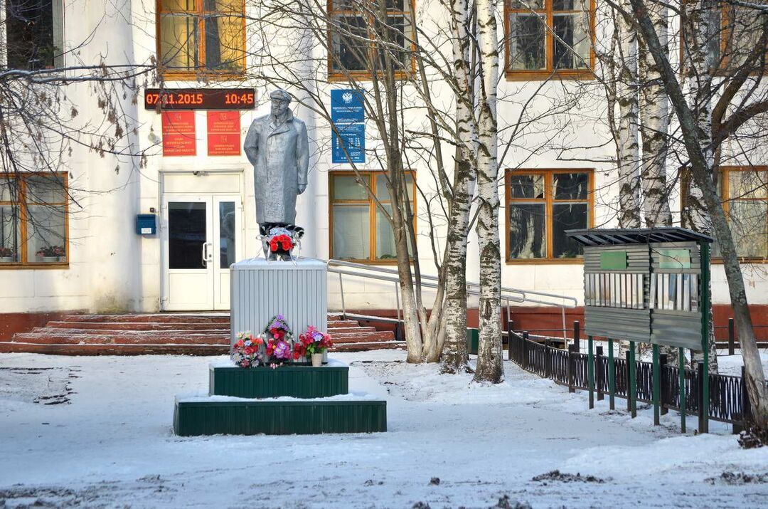 Г кирс верхнекамский. Памятники города Кирс. Администрация города Кирс. Кирс памятник. Памятники культуры и истории Кирс.