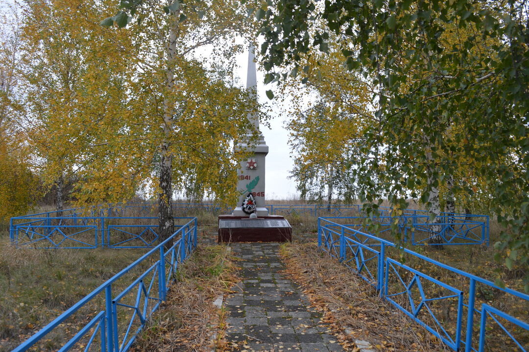 Погода алексеевский хутор. Хутор Пышнограев. Благоустройство братской могилы в селе Подсереднее. Пышнограев Алексеевский район Белгородская область. Хутор Шапошников Алексеевский район Белгородская область.