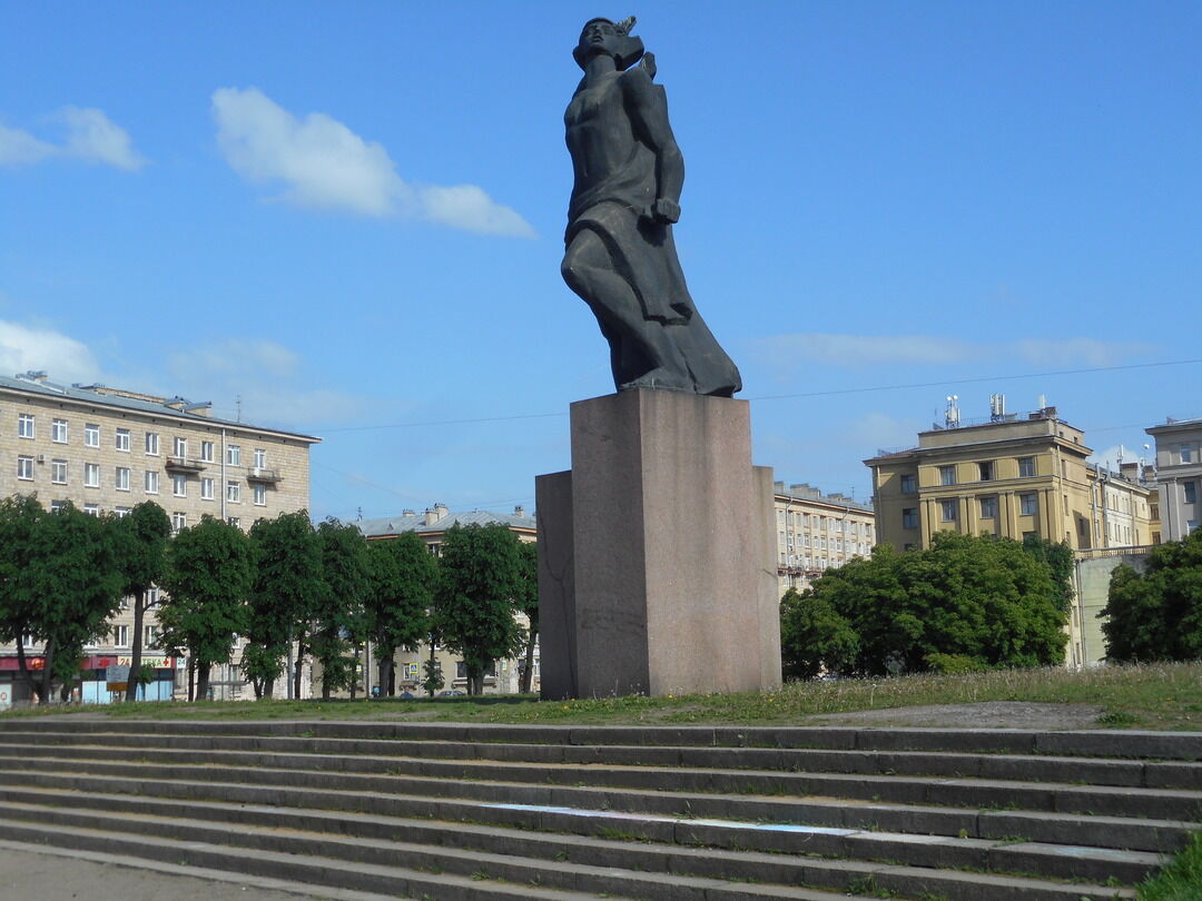 Комсомолы в санкт петербурге. Площадь Комсомола в Санкт-Петербурге. Памятник комсомолу СПБ. Памятник на Комсомольской пл в СПБ. Памятник героическому комсомолу.