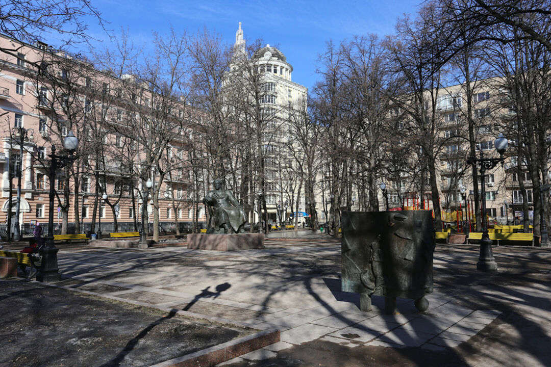 Серебряная улица москва. Патриаршие пруды Москва малая Бронная. Большая Бронная Патриаршие пруды. Патриаршие пруды улицы. Патриаршие пруды малая броня.