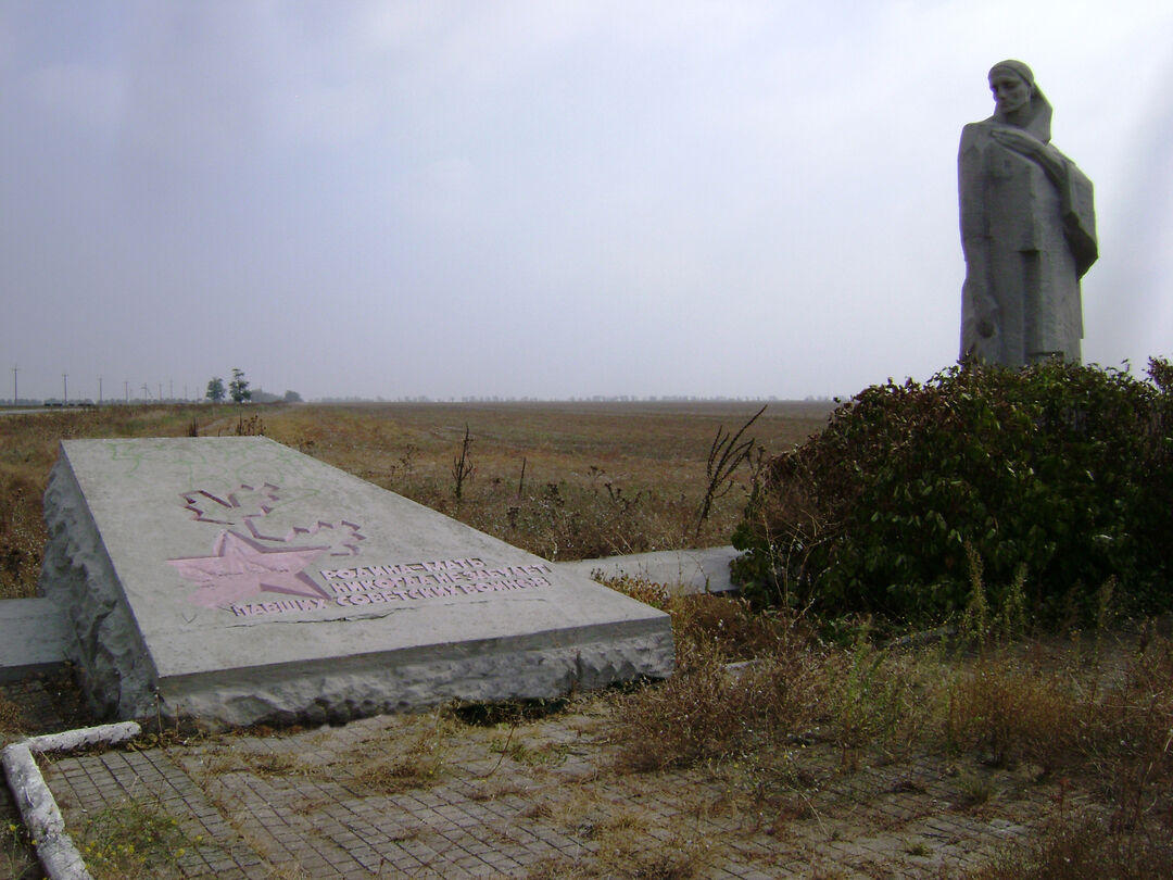 Село красногвардейское крым. Памятники в Красногвардейском районе Крым. Краснознаменка Крым. Село Клепинино Красногвардейский район Республика Крым. Памятники села Янтарное Красногвардейского района Крым.