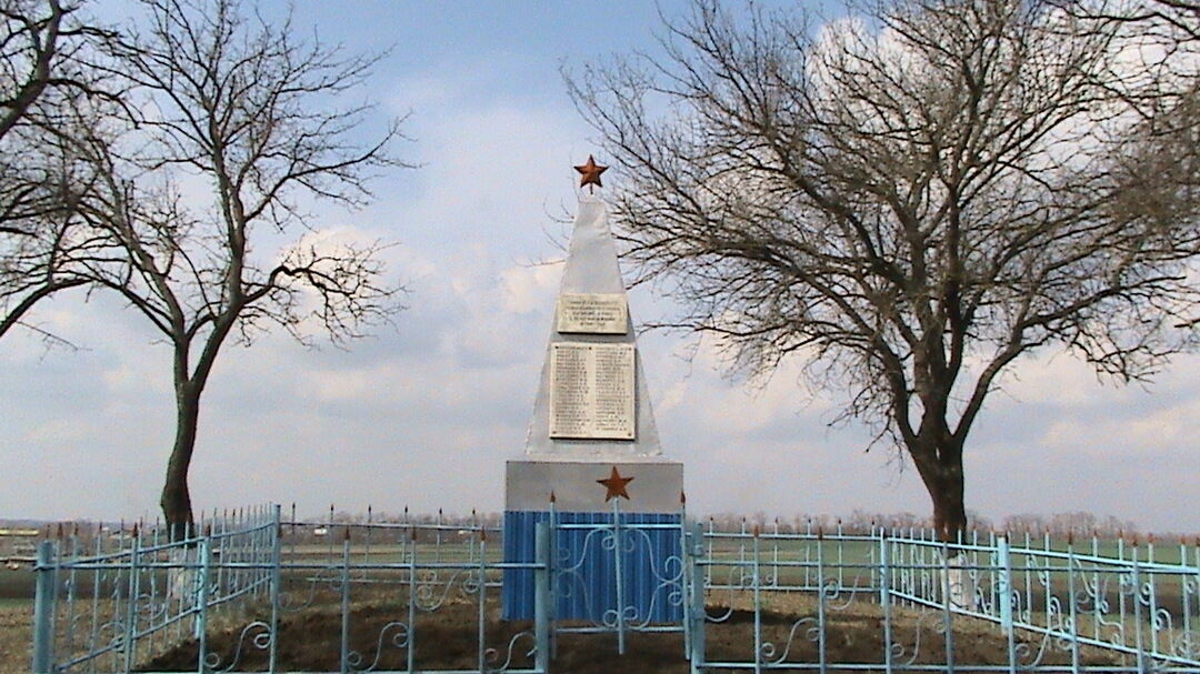 Станица красная. Братская могила красных Партизан. Станица Кореновская Краснодарский край Братская могила. Краснодарский край Кореновский район станица. Станица Журавская Краснодарский край.