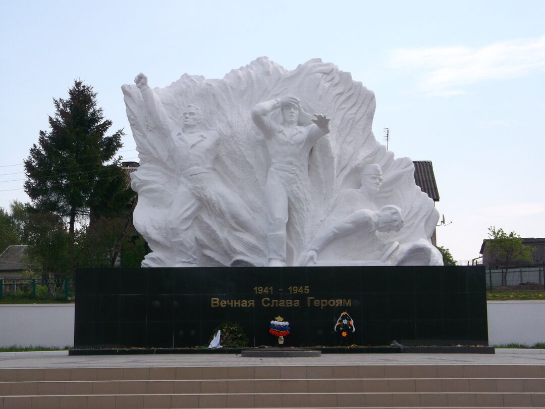 Братская могила советских воинов, погибших в январе 1945 года