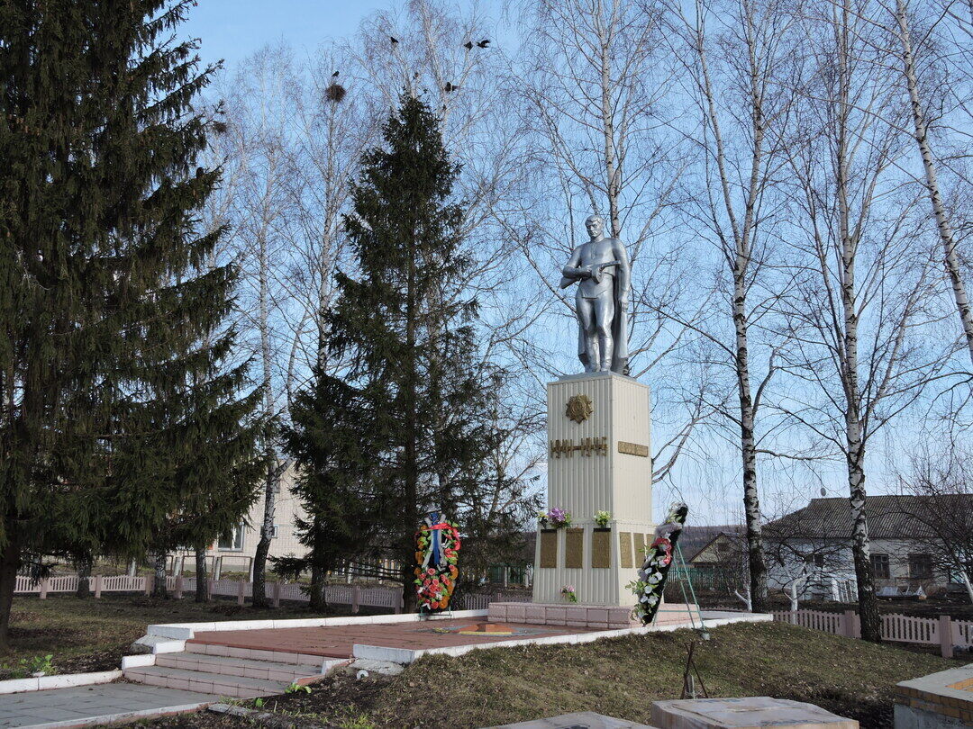 Село боли. Памятник, село большое Маресьево. Село большое Маресево Мордовия. Памятник Ленина в Чамзинском районе. Как создалось село большое Маресево.