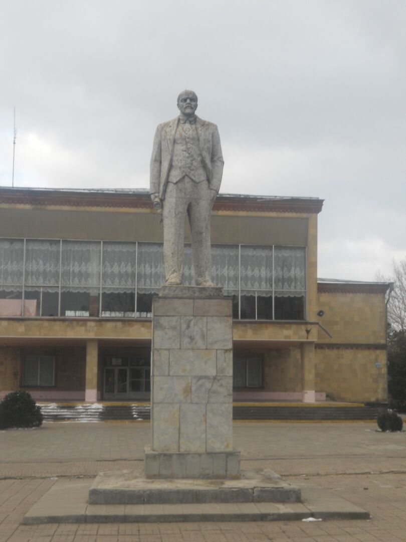 Погода ст копанская ейский. Станица Копанская Ейского района. Копанская станица Краснодарский. Новомышастовская Краснодарский край памятник Ленину. Краснодар ст Марьянская памятник Ленина.