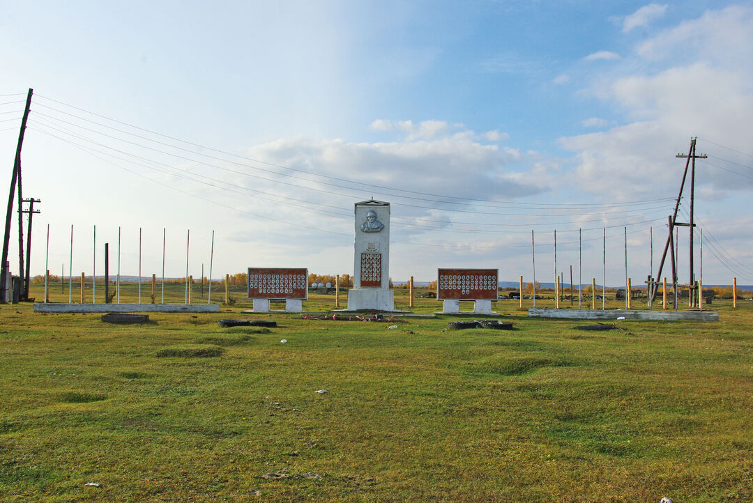 Памятник воинам-землякам, погибшим в годы Великой Отечественной войны (1941-1945)