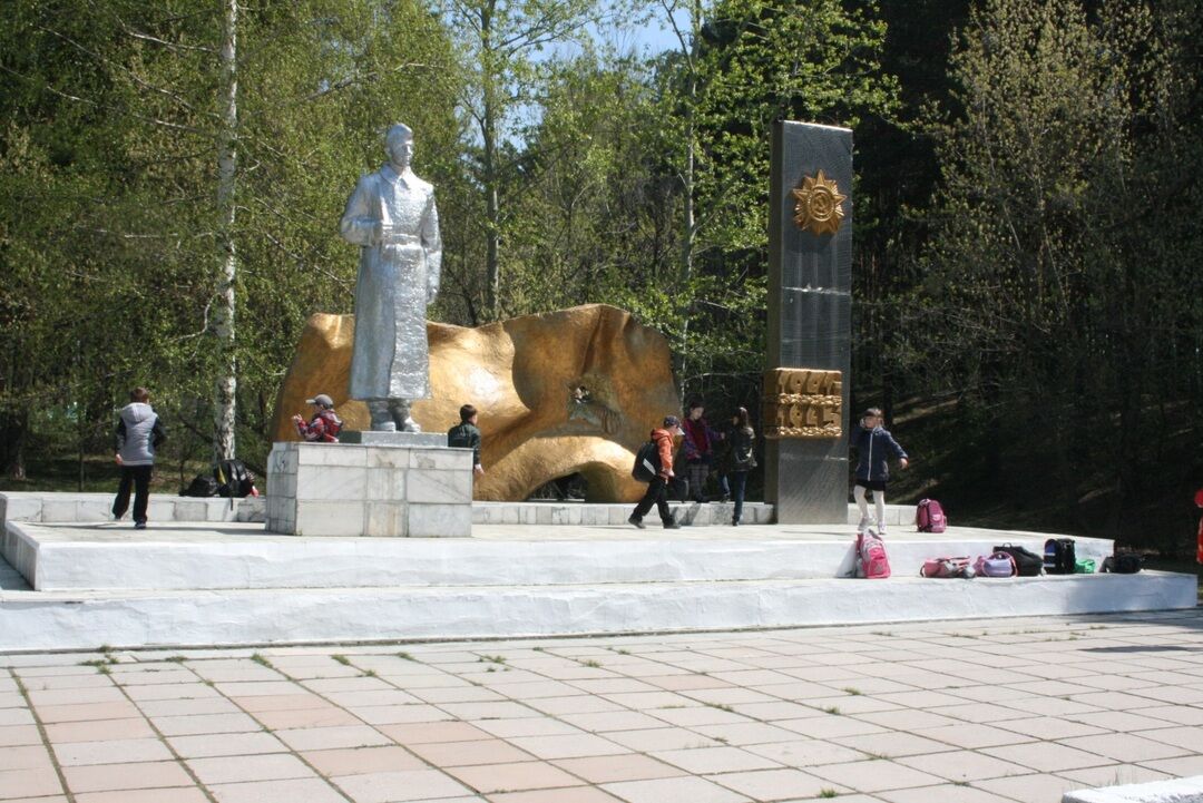 Мемориальный комплекс "Они сражались за Родину" в память о погибших в годы Великой Отечественной войны (1941 - 1945 гг.)