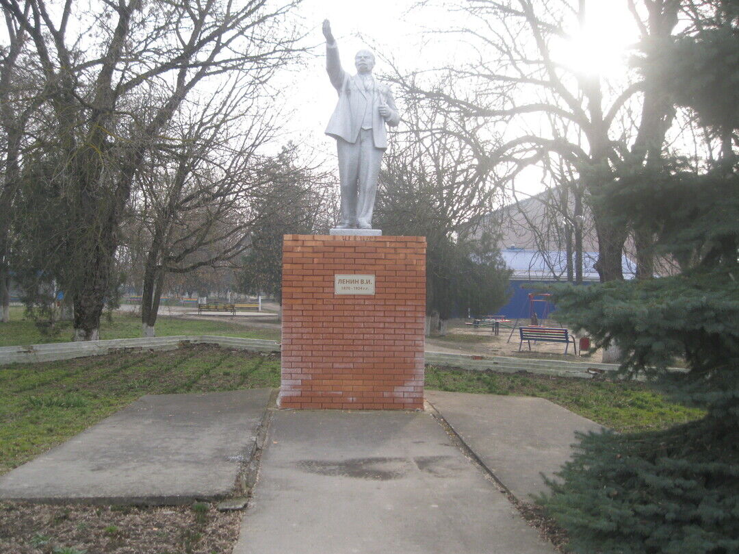 Станица славянская краснодарский. Станица Петровская Краснодарский край. Станица Петровская Краснодарский край памятники. Станица Петровская Славянский район. Ст Петровская Славянского района Краснодарского края.