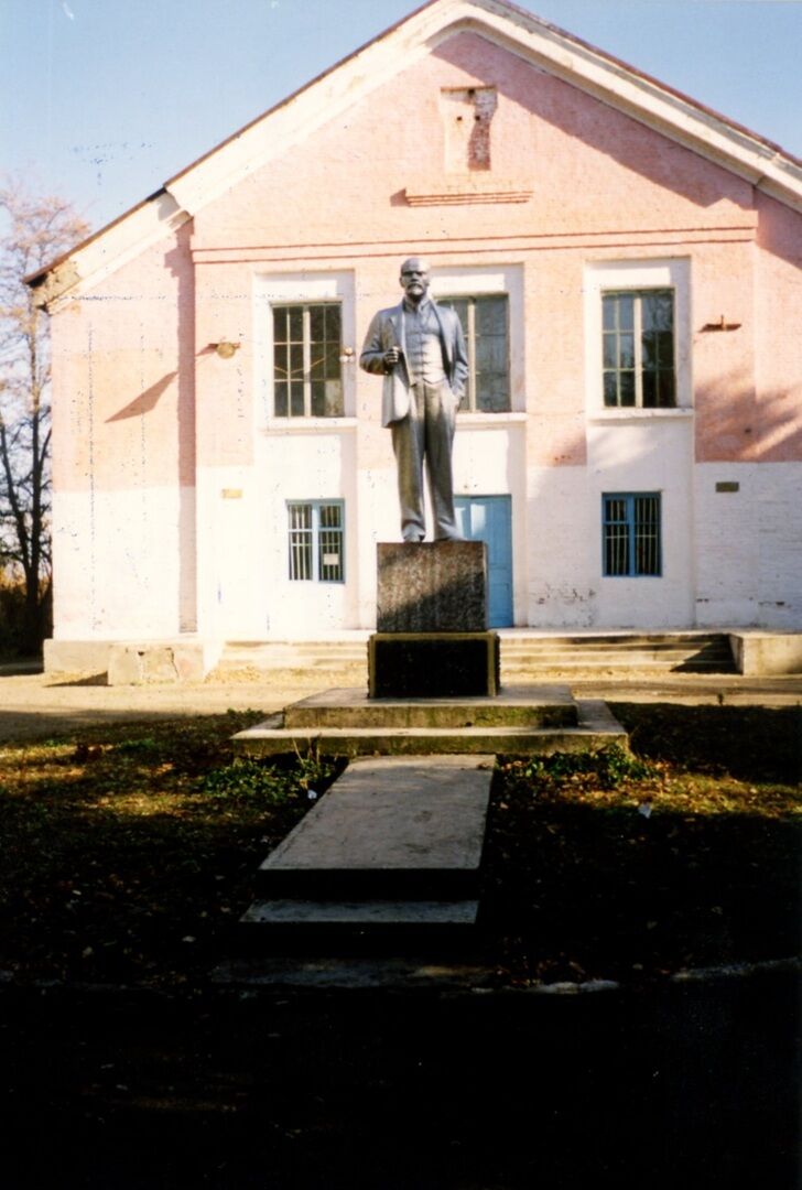 Красные баки. Обелиск красные баки. Памятник в красных Баках. Памятник красные баки. Обелиск красные баки 1956.