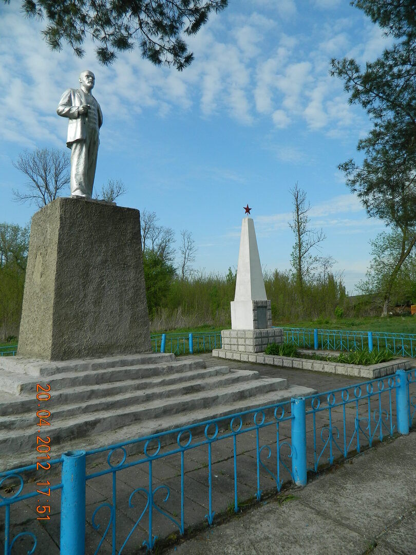 Село николенское погода краснодарского края. Памятник Ленину в Краснодаре. Село Николенское Гулькевичского.