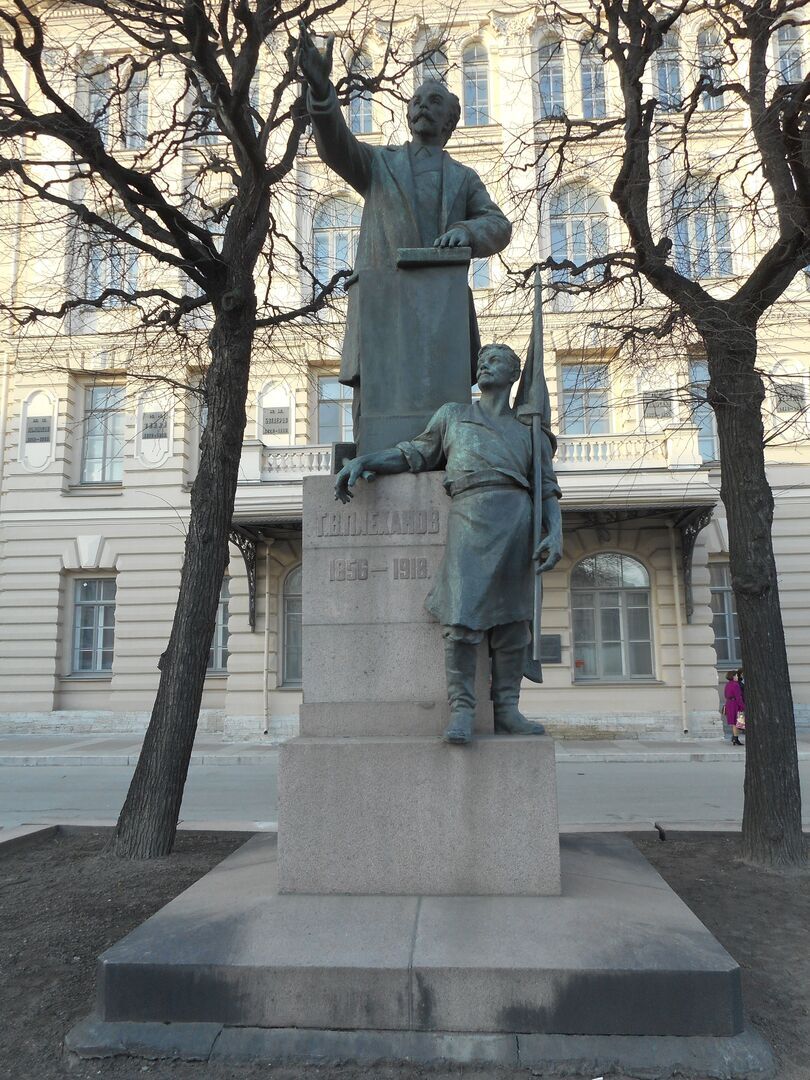 Памятники деятелей. Памятники деятелям. Памятники деятелям культуры. Памятники деятелям культуры в Москве. Памятники религиозным деятелям в Москве.