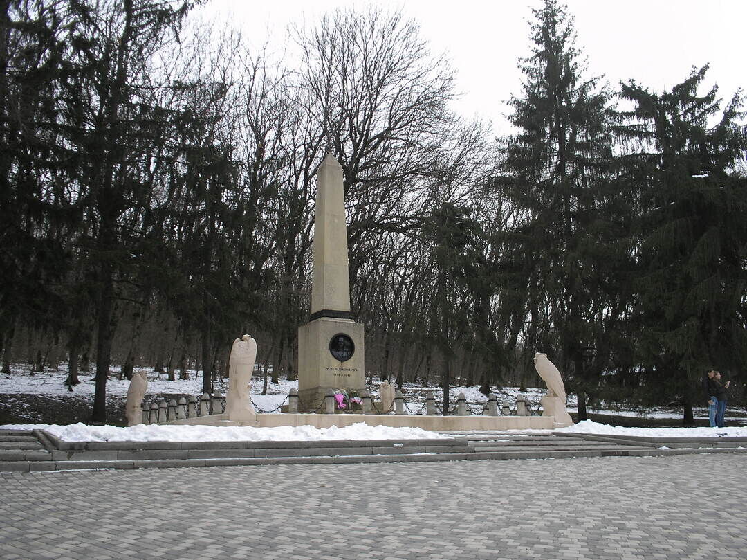 Памятник лермонтову в пятигорске фото на месте дуэли