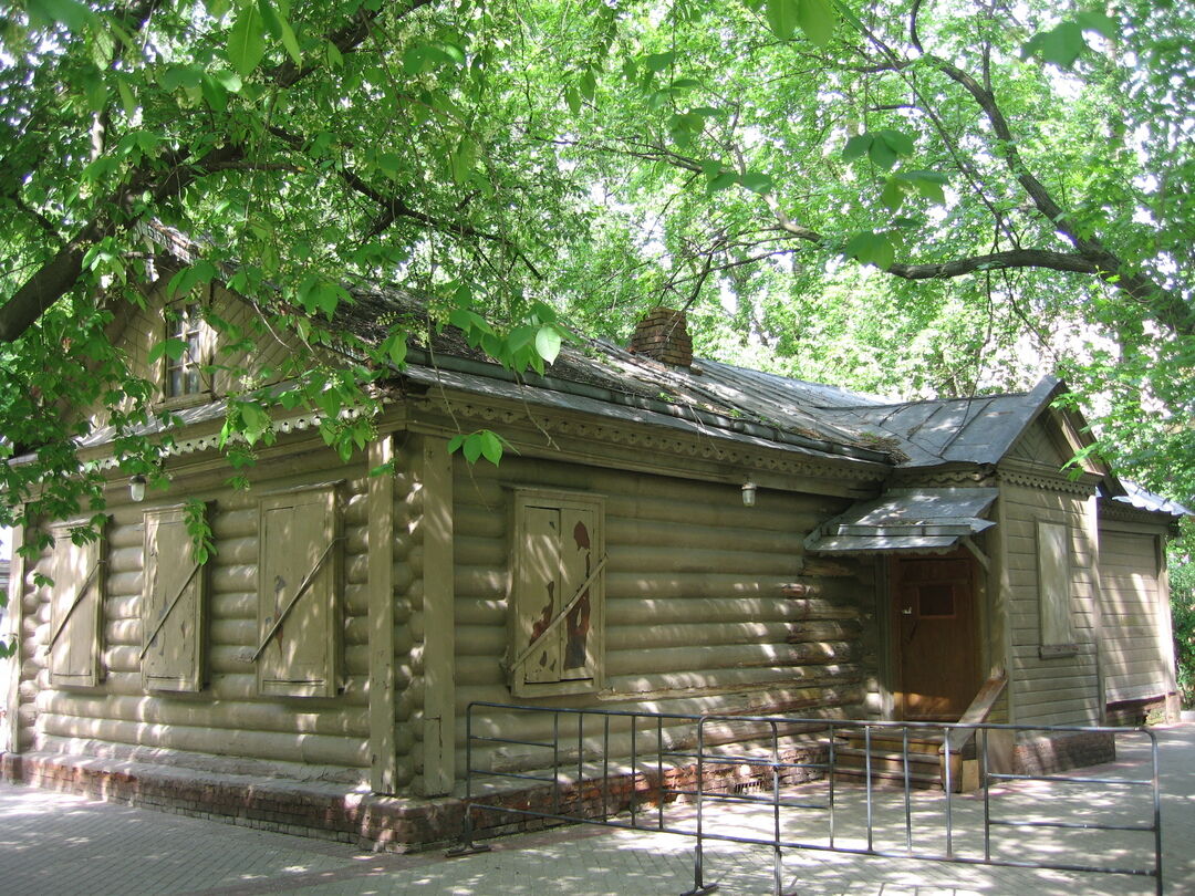 Памятное место, где была изба, в которой 1 сентября 1812 г. состоялся военный Совет под руководством Кутузова Михаила Илларионовича