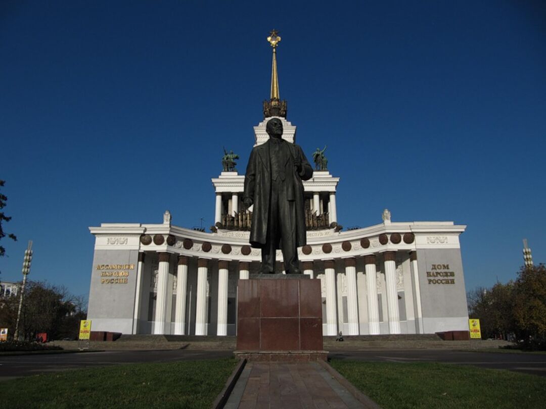 Москва памятник ленину