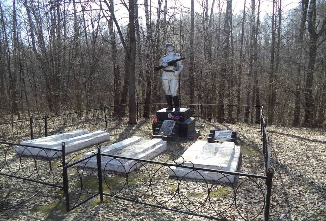 Братская могила 110 советских воинов, погибших в 1941 и 1943 гг. в боях с немецко-фашистскими захватчиками