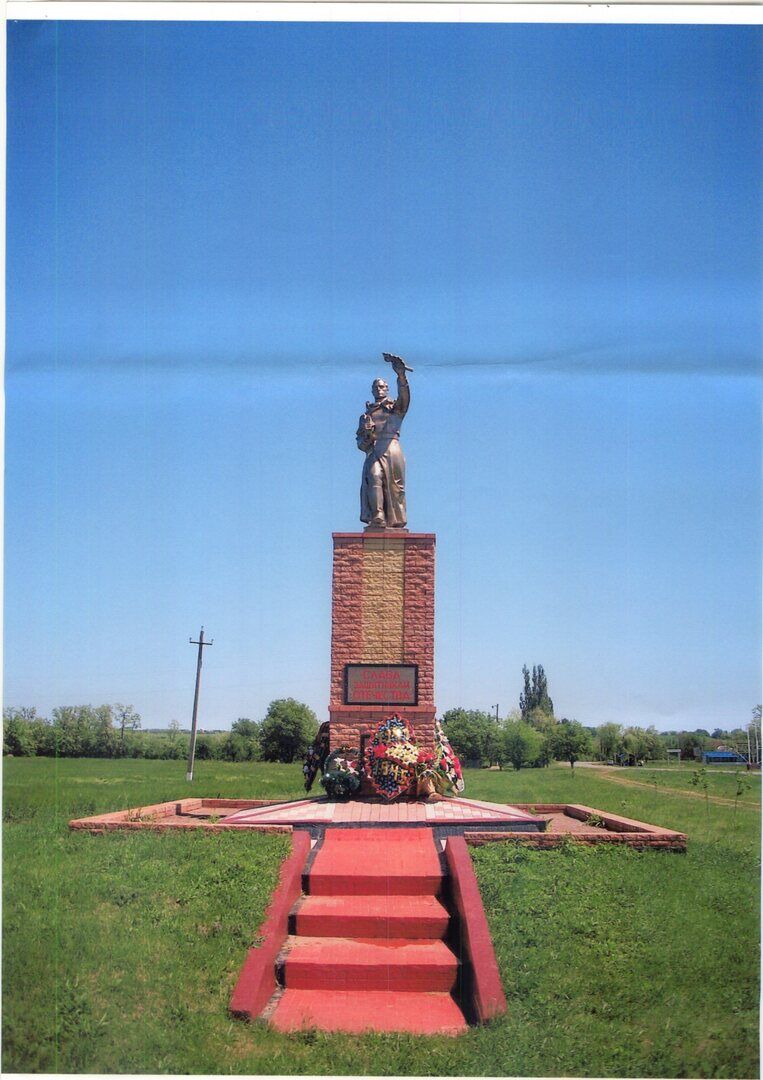 Погода ст владимирская лабинский район краснодарский край. Ст. Чамлыкская памятники мемориалы. Станица Чамлыкская Краснодарский край. Памятники в станице Чамлыкской. Братский Усть-Лабинский район мемориал.