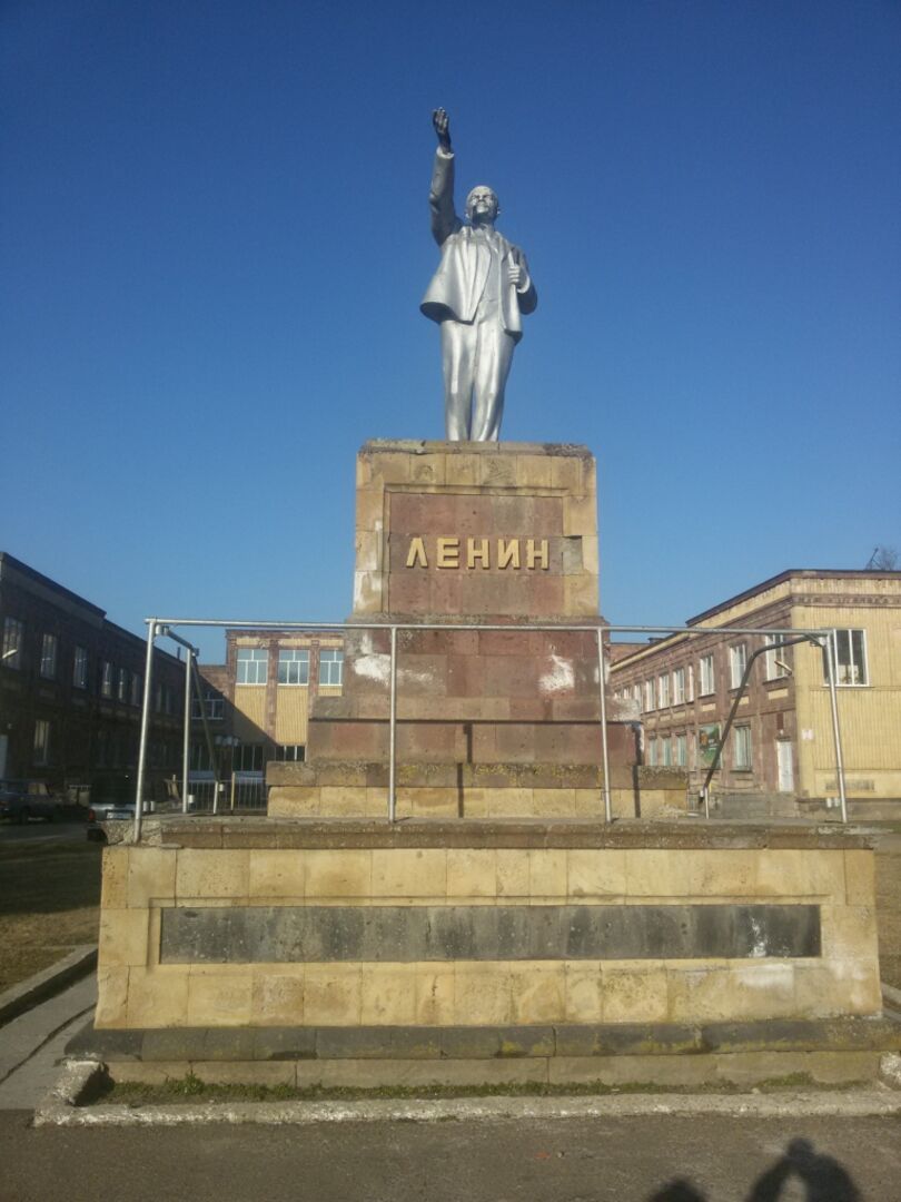 Станица ленина. Челбасская памятники. Станица Стародеревянковская памятники. Памятник Ленину в Каневской. Станица Челбасская Краснодарский край.