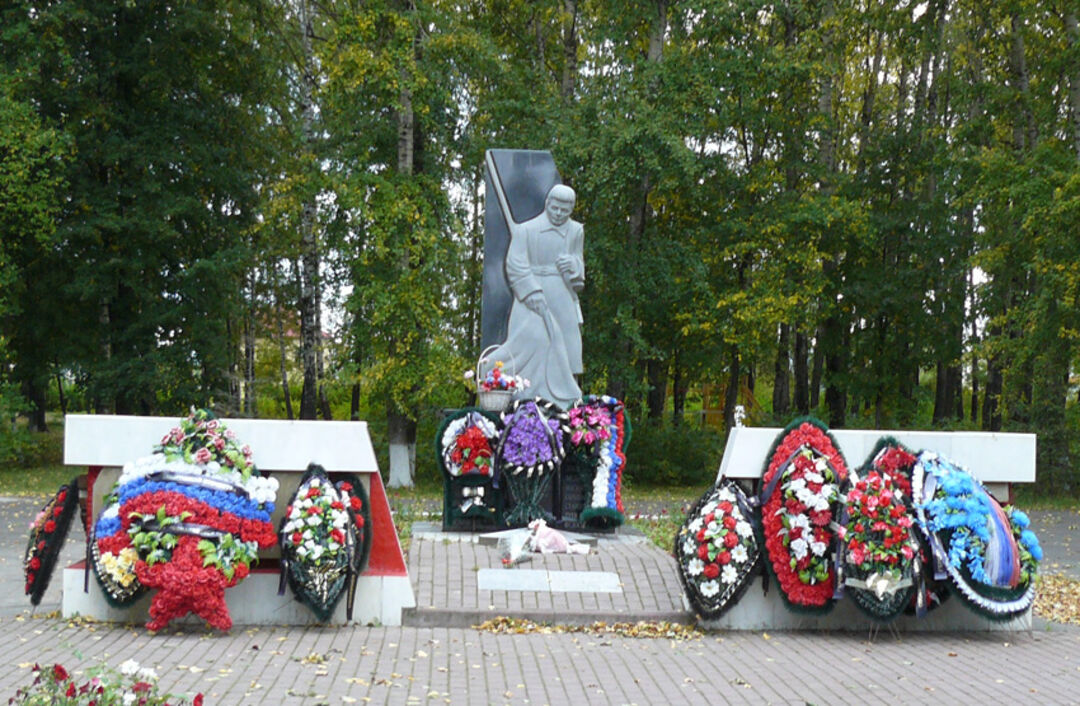 Все конаково. Комсомольский сквер Конаково. Братская могила Конаково. Комсомольский сквер 22 Конаково. Памятники города Конаково.