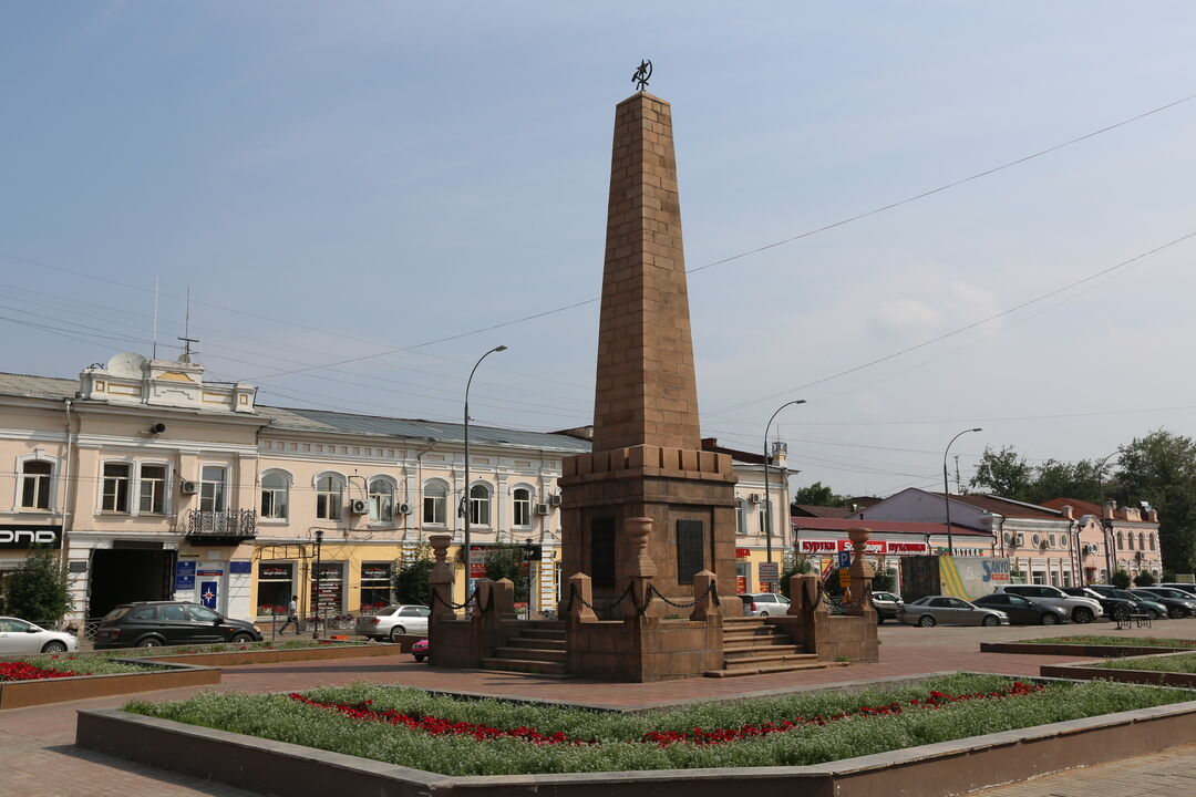 Революции улан удэ. Памятник борцам павшим за коммунизм в Улан-Удэ. Площадь революции Улан-Удэ. Памятник борцам за власть советов в Забайкалье.. Пл революции Улан Удэ.