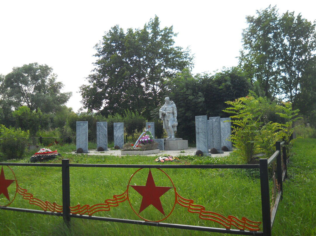Братская могила воинов, погибших в 1943 г.