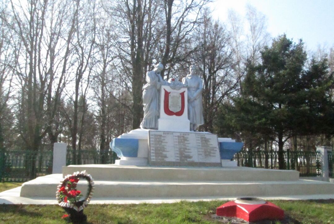 Советск тульская область. Братская могила г Советск Тульская область. Советск Щекинский район Тульской области. Город Советск Тульской области Щекинского района. Братская могила в Советске Тульской области.